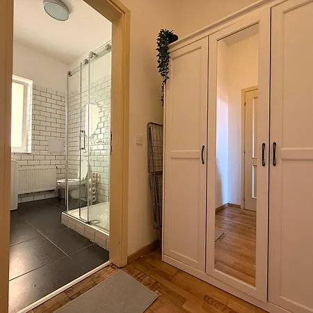 아파트 Peaceful 1bedroom Flat At Local Side Of The Center 프라하