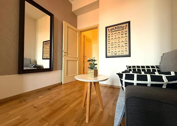 Peaceful 1bedroom Flat At Local Side Of The Center Appartamento Praga