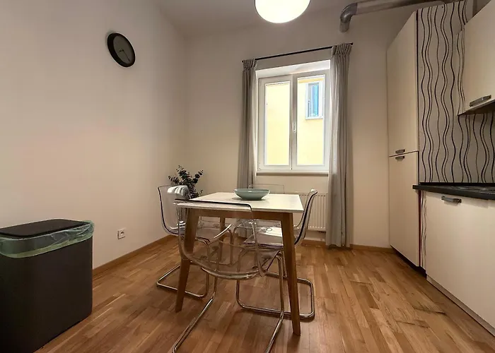 Peaceful 1bedroom Flat At Local Side Of The Center Appartamento Praga