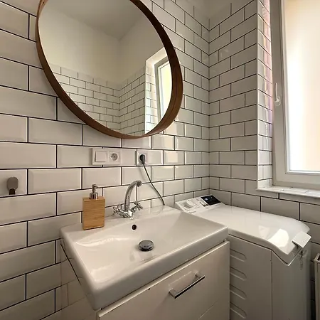 Peaceful 1bedroom Flat At Local Side Of The Center 公寓