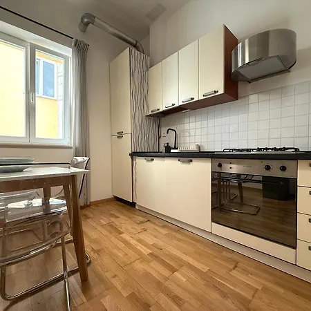 Peaceful 1bedroom Flat At Local Side Of The Center 公寓